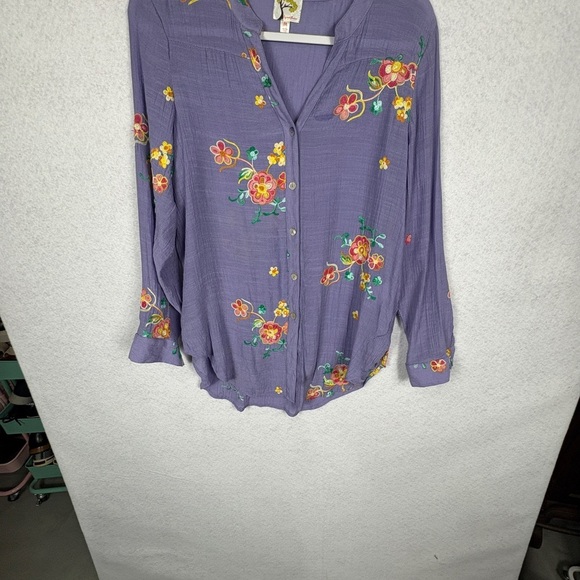 Anthropology Fig and Flower Gauze Lavender Button Up Top
Size M - Picture 3 of 5